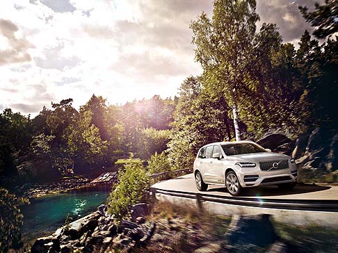 Volvo - Il SUV  esteticamente affascinante e non delude le aspettative. 