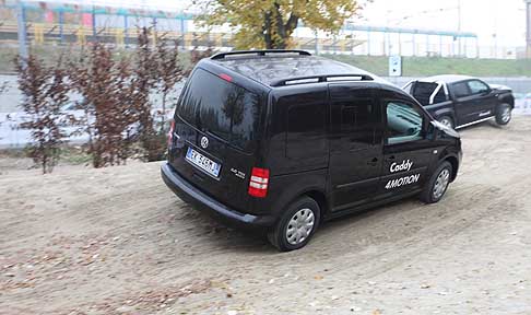 Volkswagen - VW Caddy 4motion 2.0 TDI nel perrcorso allestito nell'area esterna numero 47, vicina all'ingresso Nord del Motor Show, un doppio tracciato fuoristrada