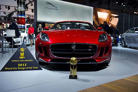 Jaguar - La Jaguar F-Type riceve lambito riconoscimento World Car design of the year 2013 emergendo tra le 43 auto in corsa per il premio.