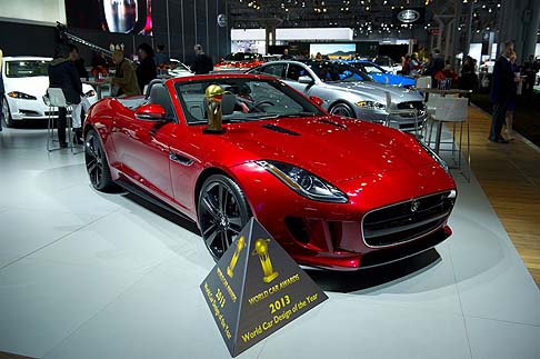 Jaguar - Jaguar F-Type vince il premio World Car Design of the Year. Le auto candidate per il premio World Car Design of the Year dovevano essere in vendita in almeno uno dei principali mercati nel periodo compreso tra il 1 gennaio 2012 e il 30 maggio 2013