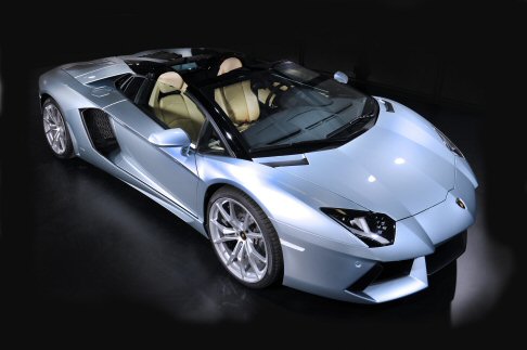 supercar Aventador LP 700-4 Roadster