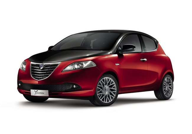 Lancia Ypsilon Black & Red