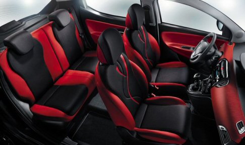 Lancia Ypsilon Black & Red