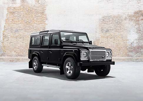 Land Rover Defender Black/Silver Pack