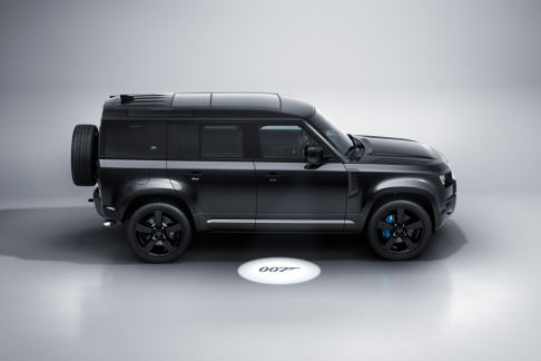 Land Rover Defender V8 Bond Edition