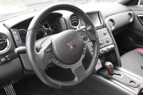 Nissan GT-R 2012
