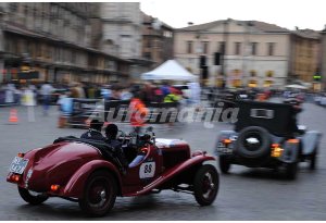 Le Mille Miglia sorpresa dalla pioggia a Ferrara