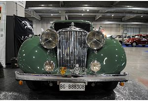 Jaguar celebra 91 anni: ad Automotoretr� che apre i battenti