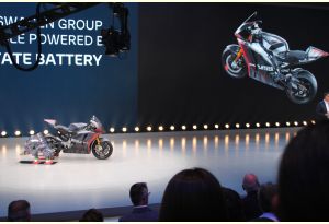 Svelato al Salone di Monaco di Baviera il prototipo da corsa Ducati V21L