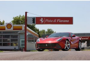 Arriva la Ferrari F12 Berlinetta, la nuova supercar del Cavallino