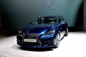 Anteprima europea per la Lexus IS 300h