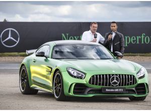 Mercedes AMG GT R presentata da Hamilton in anteprima mondiale