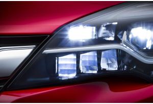 Opel Astra adotta le luci IntelliLux a matrice di LED