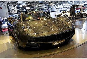 Pagani Huayra Carbon Edition e Lotus Evora GTE F1 Edition