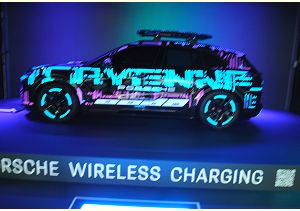 Nuova Porsche Cayenne EV: avete mai visto un cucciolo di balenottera a batteria?