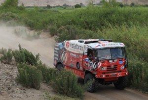 5^ tappa Dakar: vincono Roma per le cars e lIveco di Stacey per i Trucks