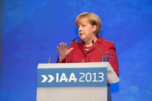 Angela Merkel inaugura il Salone di Francoforte