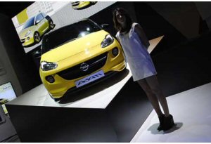 Opel al Motor Show di Bologna, tra innovazione e tradizione