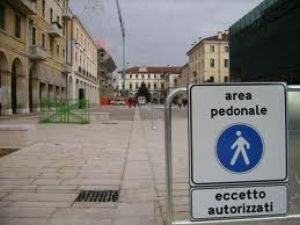 Auto sempre pi off-limits nella citt di Firenze