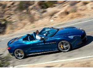 Aston Martin Vanquish Volante, emozionante openair