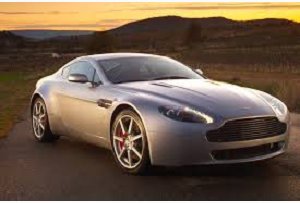 Aston Martin Vantage V8, eccola