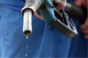 Finiti gli sconti week end, il prezzo della benzina sale