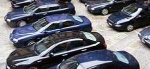 Auto blu, calo del 10%