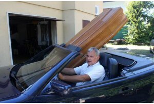 In auto con la bara