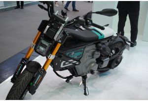 BMW CE 02: il silenzio che urla futuro