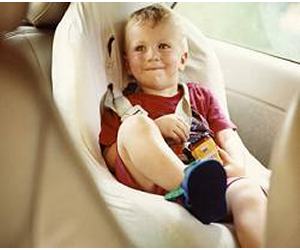 Bimbi in auto: occhio alla sicurezza