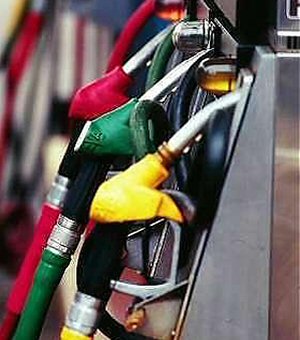 Benzina: in lieve calo i prezzi