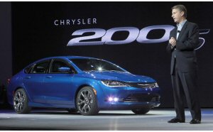 Chrysler 200, immagini live da Detroit