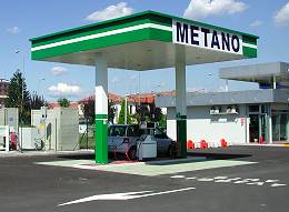 Metano pochi distributori ma aumentano le vendite di auto