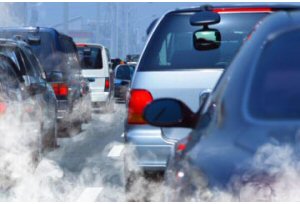 Inquinamento auto: uno studio ne evidenzia il peso economico