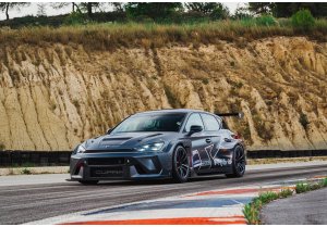 Cupra accende Goodwood: l� elettrico smette di chiedere scusa