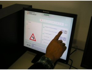 Patente: denunciati finti analfabeti per non sostenere lesame di teoria
