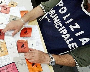 L�inchiesta sui falsi invalidi a Cosenza riguarda anche i tagliandi arancioni