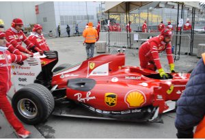 Inaugurato il Motor Show, si parte con il Pit Stop Ferrari