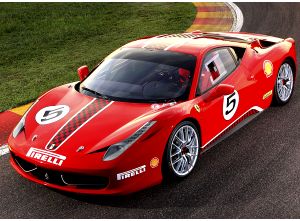 A Maranello, in pista la Ferrari 458 Challenge