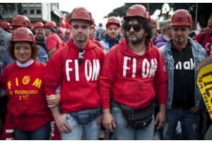 Fiom sospende i ricorsi e riapre un confronto con Fiat