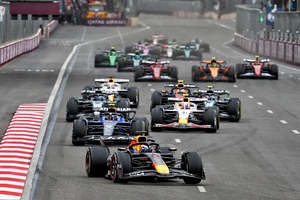 La Red Bull di Verstappen vince nel Gran Premio dellAzerbaigian