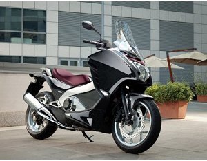 Honda Integra: lo scooter si veste da motocicletta