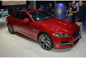 Jaguar XE con trazione integrale, premiere di Los Angeles