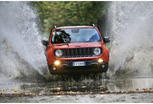 Jeep Renegade ottiene il titolo di 4x4 dellanno 2016