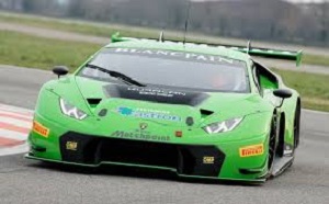 Il toro scende in pista con la racing car Lamborghini Huracan GT3