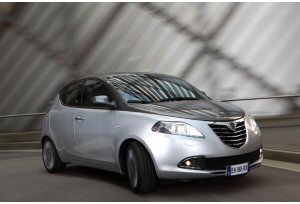 Lancia Ypsilon 5 porte: quarta generazione e 5 cm in pi per la city car premium