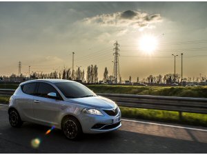 Lancia Ypsilon Mya: serie speciale per la clientela femminile 