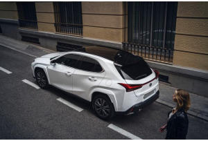 Lexus UX Hybrid: nuova veste per il suv nipponico