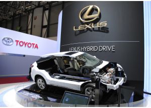 Lexus presenta una nuova gamma di vetture full hybrid