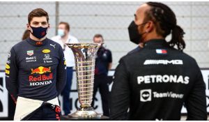 Max Verstappen trionfatore del Mondiale 2021, battendo Lewis Hamilton